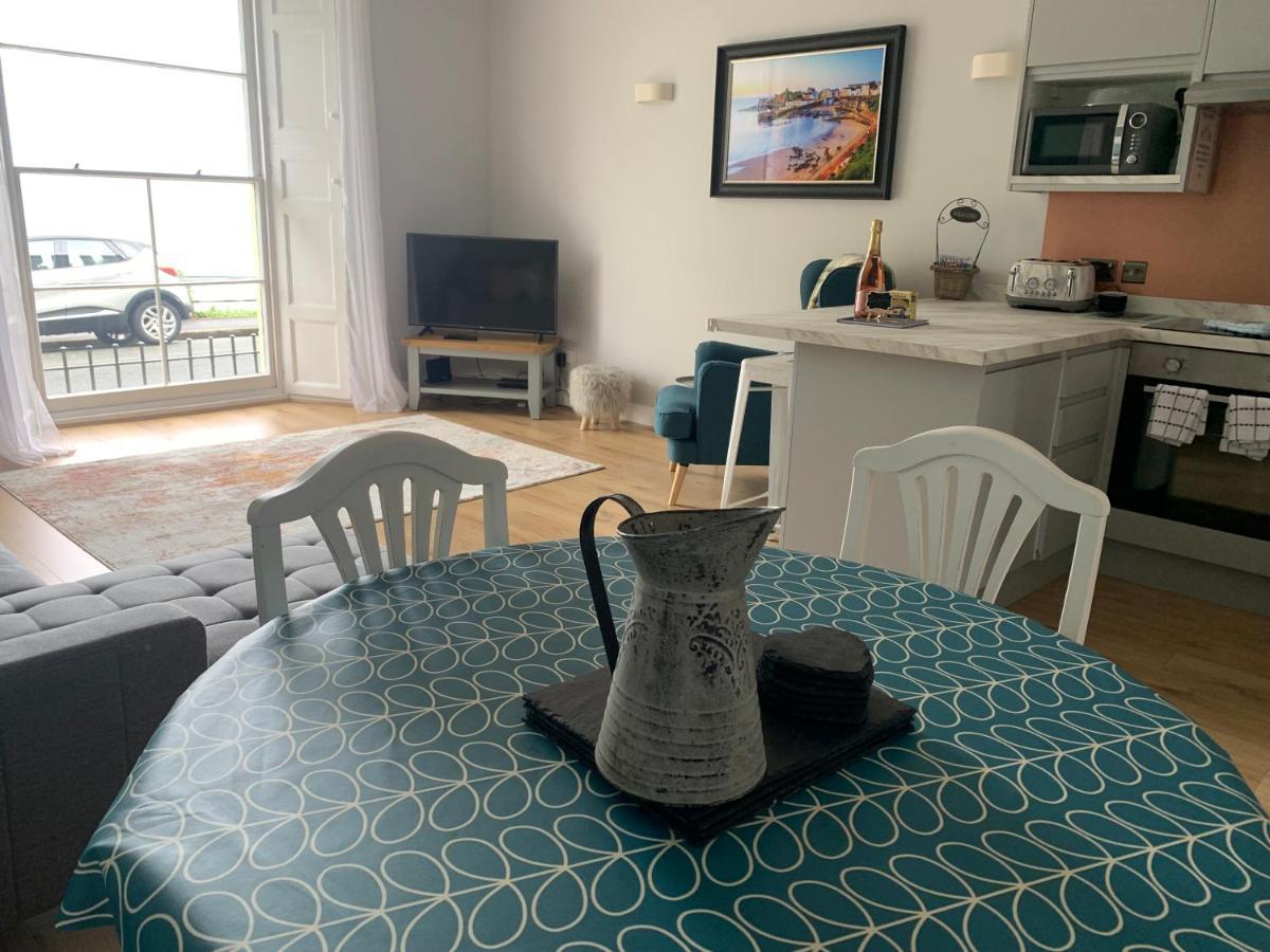 Beautiful Flat With Harbour Views Тенбі Екстер'єр фото