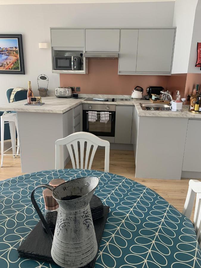 Beautiful Flat With Harbour Views Тенбі Екстер'єр фото